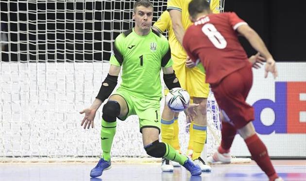 Кирилл Ципун в матче с Сербией, фото УЕФА