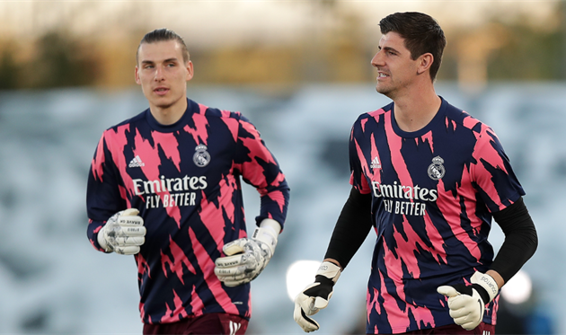 Андрей Лунин (слева) и Тибо Куртуа, Getty Images