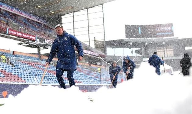 Снегопад на несостоявшемся матче Бернли — Тоттенхэм, Getty Images