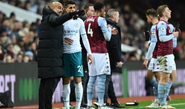 Хосеп Гвардиола (слева) и Жоау Канселу, Getty Images