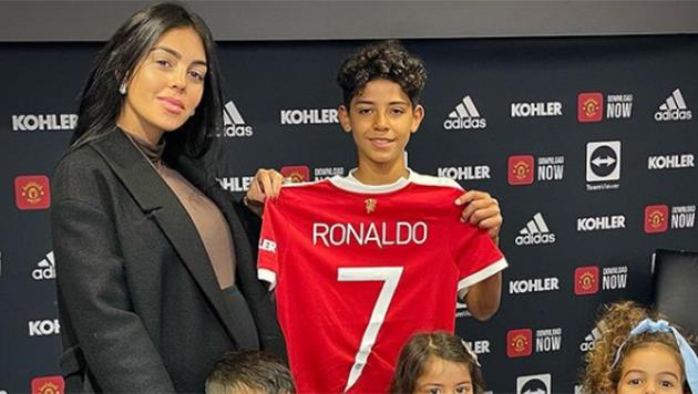 instagram.com/georginagio