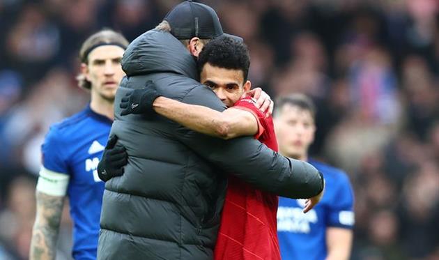 Луис Диас (справа) в объятиях Юргена Клоппа, Getty Images