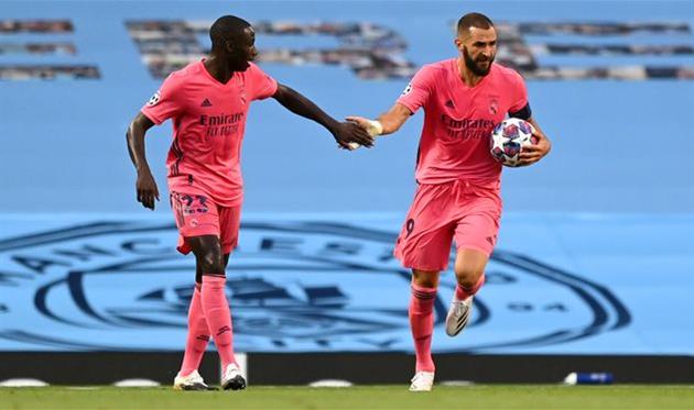 Ферлан Менди (слева) и Карим Бензема, Getty Images