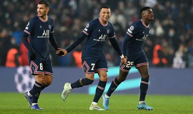 Килиан Мбаппе (в центре) против матча против Реала, Getty Images