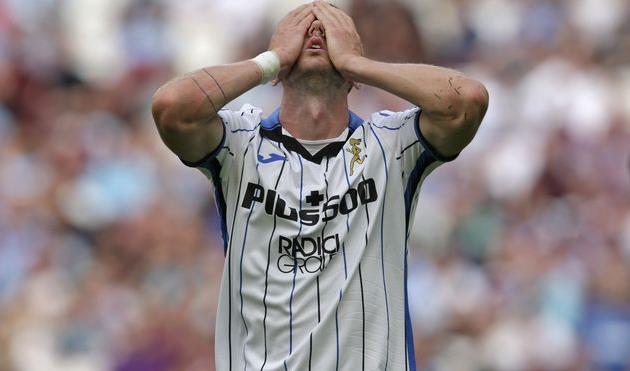 Робин Госенс в футболке Аталанты, Getty Images