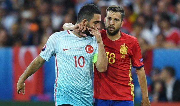 Арда Туран (ліворуч) та Жорді Альба, Getty Images