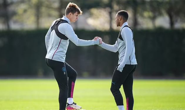 Кравчук та Стерлінг, Daily Mail