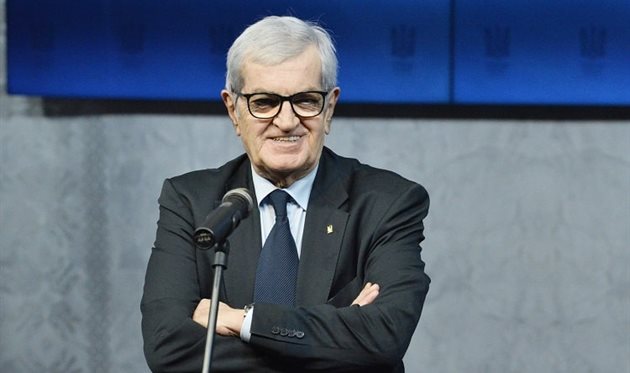 ЛУЧАНО ЛУЧІ, УАФ