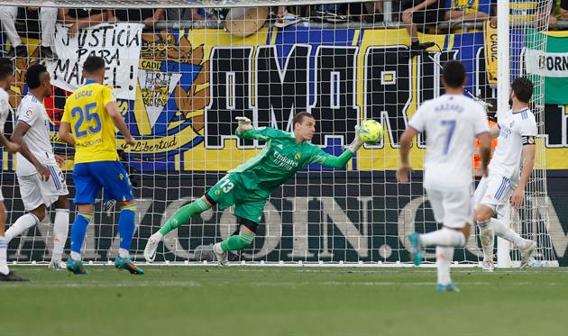 Андрій Лунін в матчі проти Кадіса, twitter.com/realmadrid