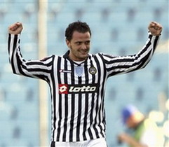 Не Сарате, но тоже забил - Симоне Пепе празднует, АР