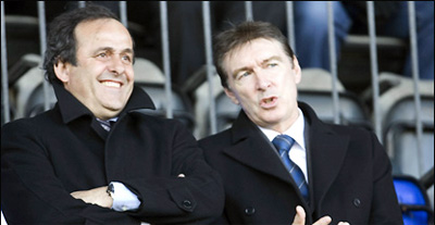 Мишель Платини и шеф шотландской ФА Гордон Смит