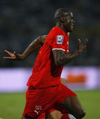 А забивает Нкуфо! Reuters