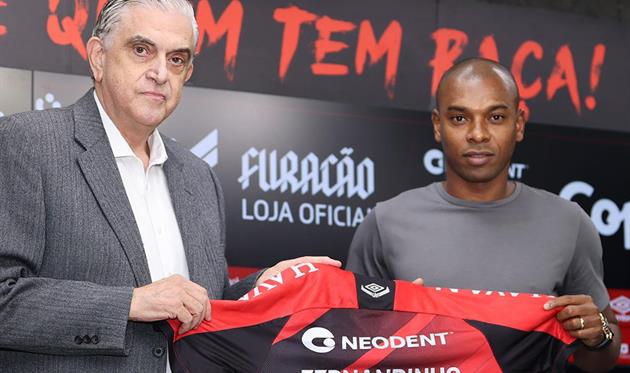 Фернандіньо (праворуч), фото Атлетіко