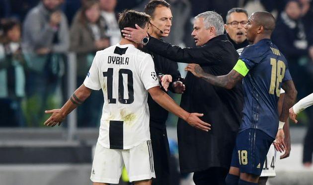 Пауло Дібала (ліворуч) та Жозе Моуріньо, Getty Images