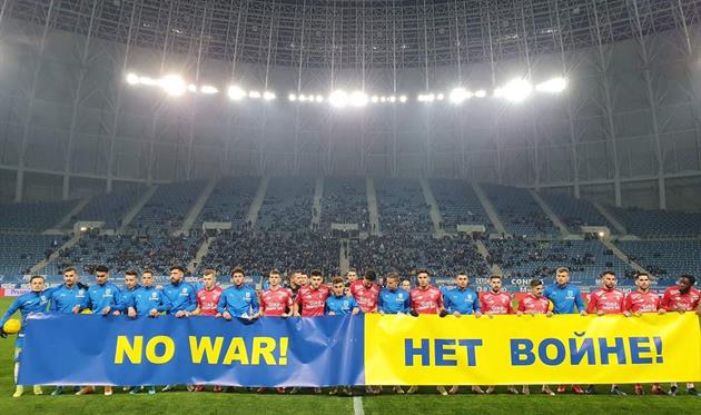 Гравці Університаті та Кіндії перед матчем у Крайові 25 лютого, CS Universitatea Craiova