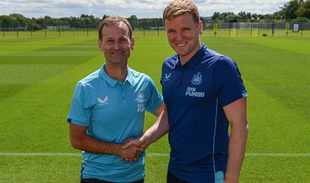 Едді Гау (праворуч), Ньюкасл Юнайтед