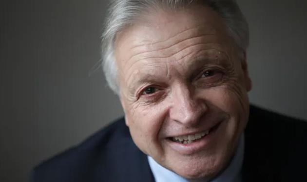 Майкл Найтон, Stretty News