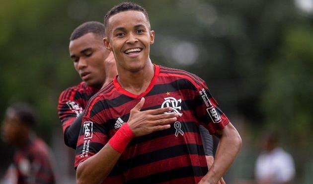 Лазаро Вінісіус, mundorubronegro.com