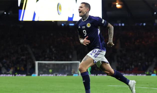 Ліндон Дайкс, ОФІЦІЙНИЙ САЙТ УЄФА