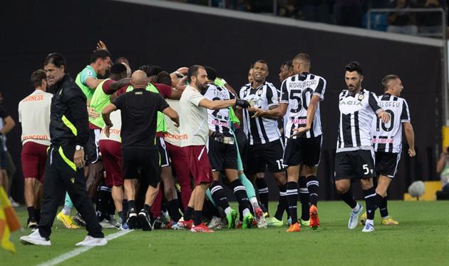 Удінезе святкує другий м'яч у ворота Роми, Getty Images