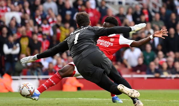 Сака забиває у ворота Беккера, Getty Images