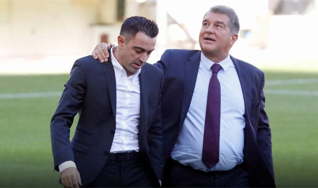 Хаві і Жоан Лапорта, getty images