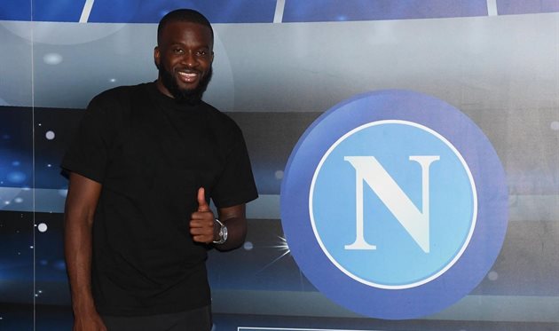 ТАНГІ НДОМБЕЛЕ, ФОТО НАПОЛІ