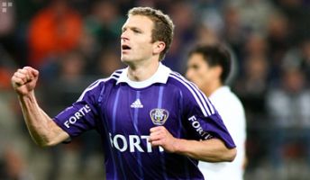 Авторо второго гола в ворота Мускрона Томас Шателье. sporza.be