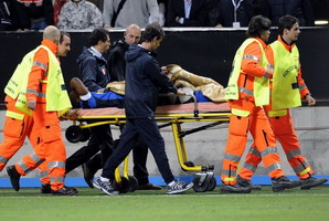 Риваса уносят с поля, Getty Image