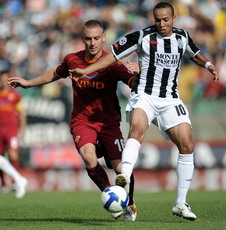 Де Росси против Харжи, АР