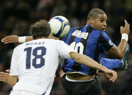 Адриано: весь в борьбе, AP