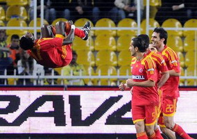 Автор хет-трика в полете. sabah.com.tr