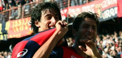 Милито и Скулли празднуют победу над Наполи, АР