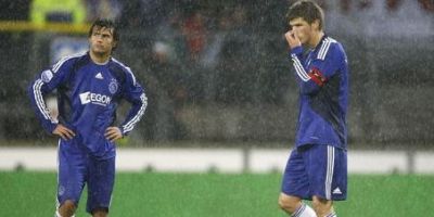 Суарес и Хунтелаар явно не раді поражению...