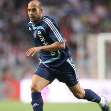 Габри спешит на помощь, uefa.com