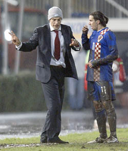 Срна получает указания от тренера, фото dailymail.co.uk