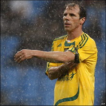 Хоть самому выходи на поле...