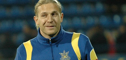 Косой взгляд в сторону Михайличенко... Фото Ильи Хохлова, Football.ua