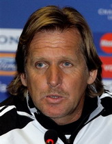 Бернд Шустер, АР