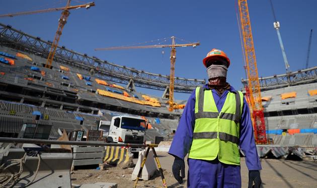 Працівник на об'єкті в Катарі, Getty Images