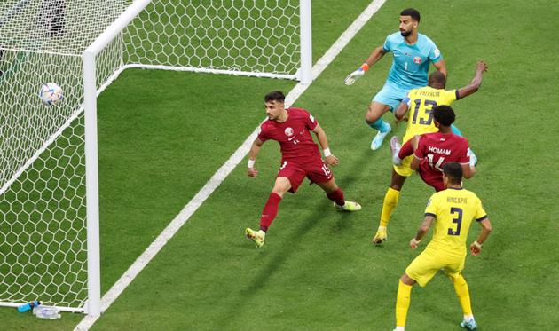 М'яч залітає у ворота катарців, Getty Images