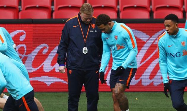 Рональд Куман (ліворуч) та Мемфіс Депай, Getty Images