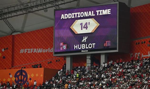 Арбітри додають на чемпіонаті світі аномальну кількість доданого часу: що відбувається?