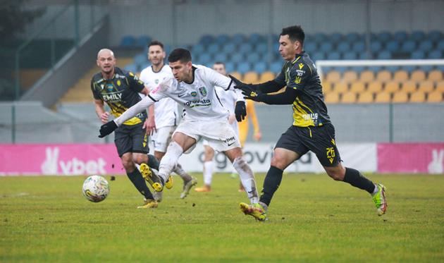 Альваренга проти Ковальця, УПЛ