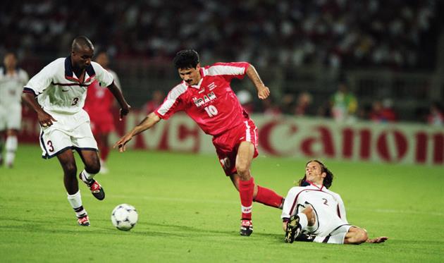 Легендарний Алі Даєї уникає захисників / Getty Images