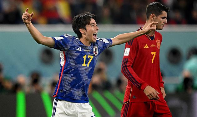 Ао Танака після голу на фоні розчарованого Морати, Getty Images