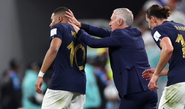 Кіліан Мбаппе та Дідьє Дешам, Getty Images