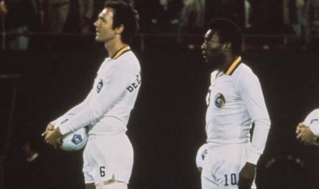 Франц Беккенбауер (ліворуч) та Пеле, Getty Images