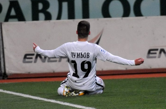 Максим Луньов, Зоря