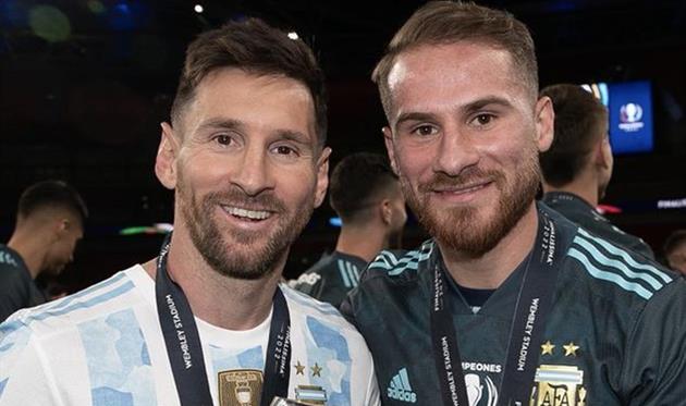 Ліонель Мессі та Алексіс Мак Аллістер (праворуч), twitter.com/BarcaWorldwide